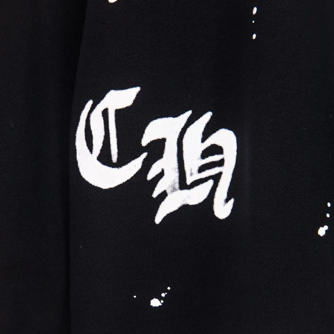 P280 zp version [exclusive supply] Chrome Hearts/Cro Heart 2025Fw new autumn and winter 420g pullover round neck long-sleeved sweatshirt CH horseshoe print Sanskrit graffiti letter logo embossing process same style for men and women brand classic pure cotton fabric official synchronization high version high quality fashion personality versatile trend pure original quality original fabric hangtag collar label washed wheat three labels complete Color: black white Size: XS S M L No.: YK10715